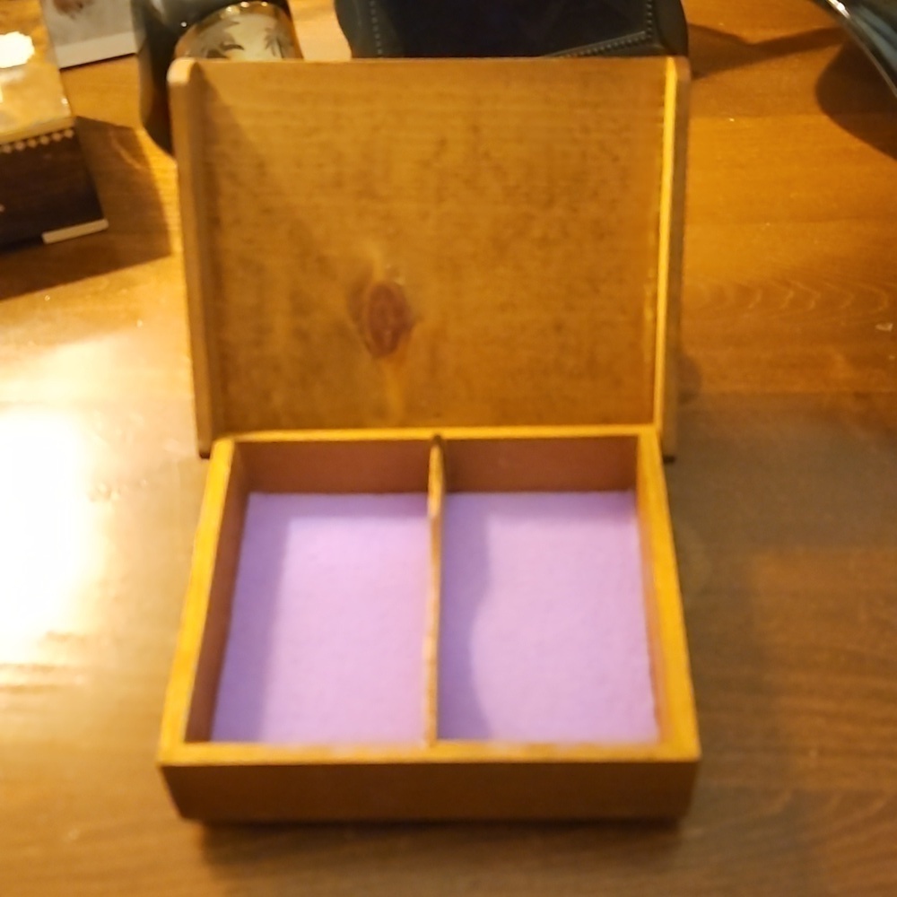 VTG 1980 Signed Floral Bow Handpainted Wood Jewelry Box - Picture 5 of 7